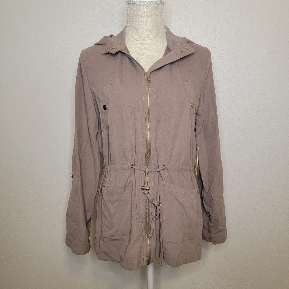 Light brown jacket. - Picture 5 of 13